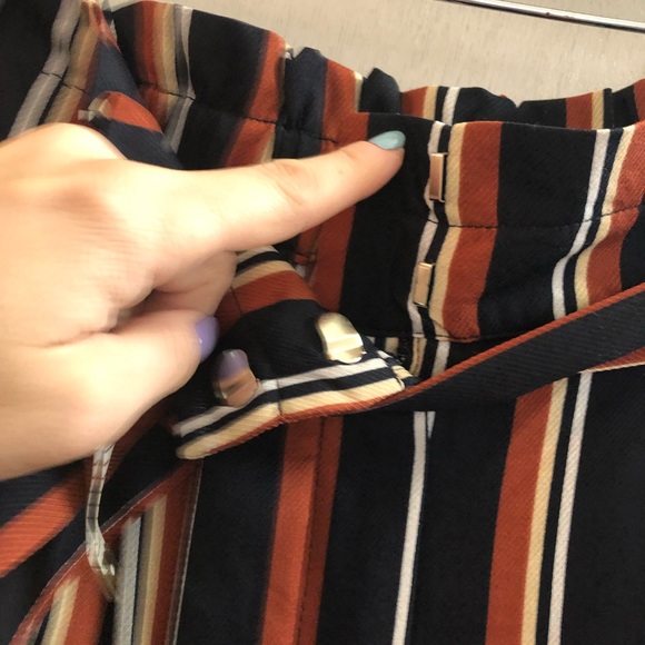 MINKPINK MPC | Illusions Paper Bag Striped Pants - Picture 6 of 6